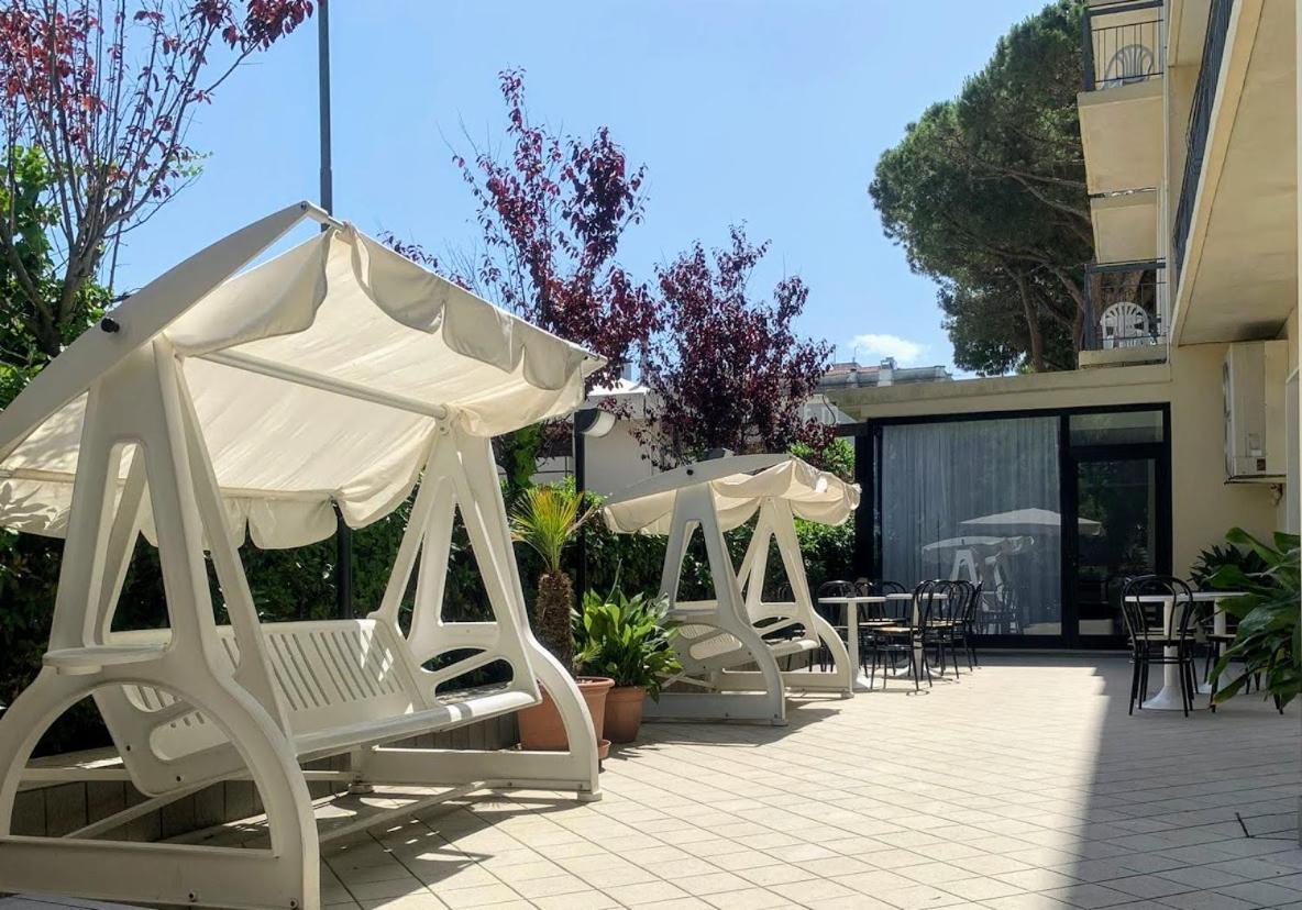 Hotel Villa Platani Riccione Exterior photo