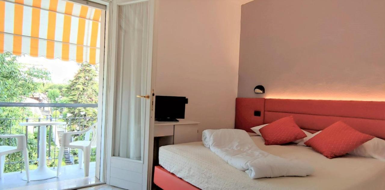 Hotel Villa Platani Riccione Exterior photo