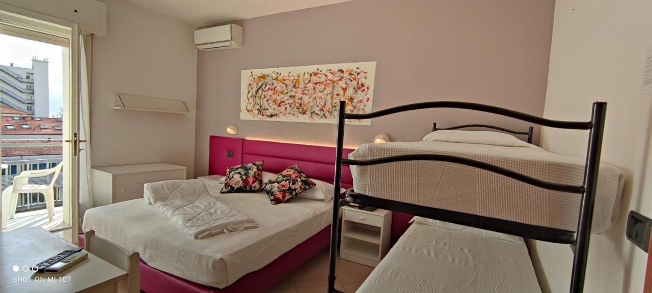 Hotel Villa Platani Riccione Exterior photo